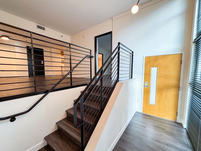 Building Photo - Little Italy Updated Townhome Style 2Bed 2...
