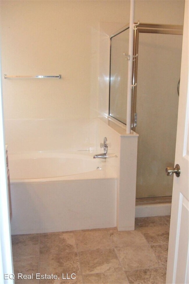 Building Photo - 3 br, 2 bath Apartment - 3401 Benecia Court
