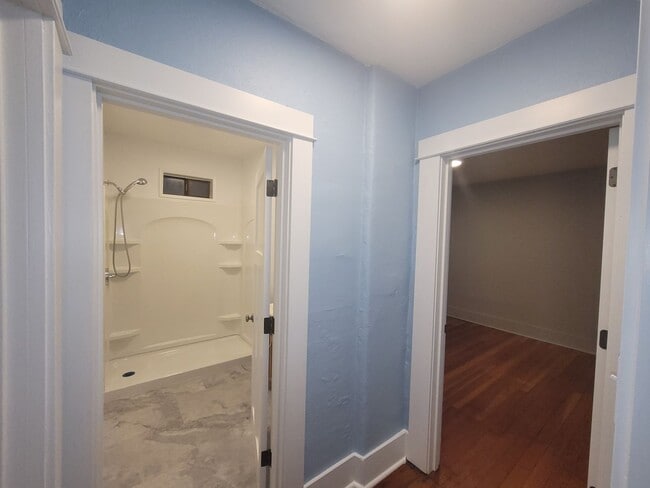 Building Photo - Charming 2 bed 1 bath
