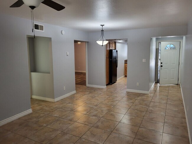 Foto del edificio - 2 Bed/2Bath Condo In University Heights! A...