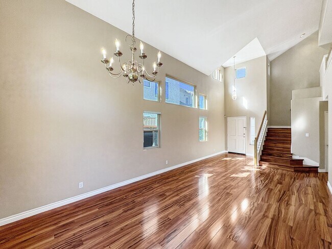 Foto del edificio - Bright & Spacious 4B/3BA Scripps Ranch Home - New AC, Hardwood Floors, Backyard!
