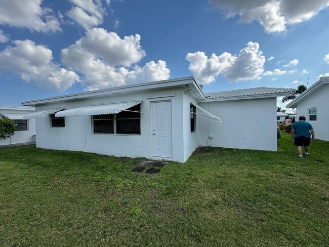 Building Photo - 2397 SW Congress Blvd