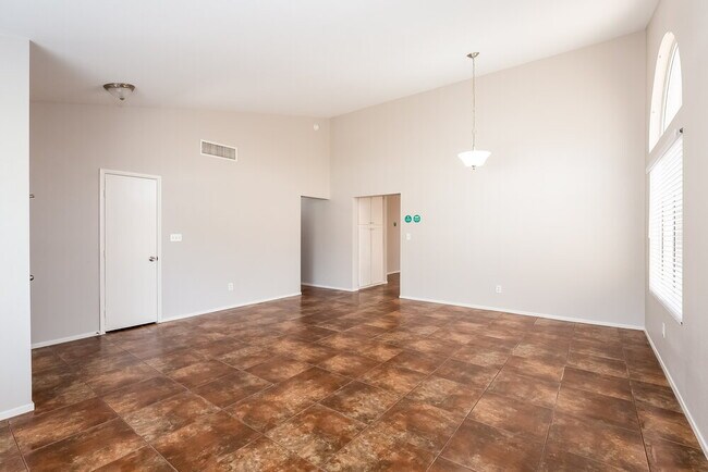 Building Photo - 1621 Running Creek Dr