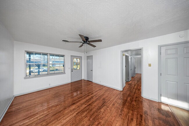 Foto del edificio - 5860 NW Dearborn Ave