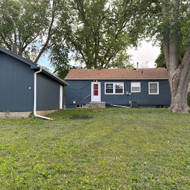 Building Photo - Beautiful Benson Ranch