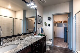 2BR, 2BA - 1020 SF - The Address Galleria