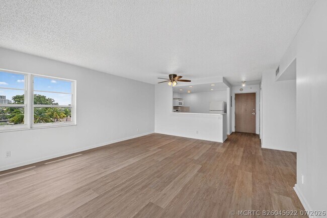 Building Photo - 340 Sunset Dr