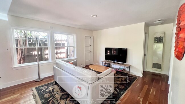 Foto del edificio - Garden oasis 2 bedroom with wrap around ya...
