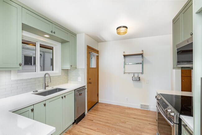 Foto del edificio - 723 N 81st St