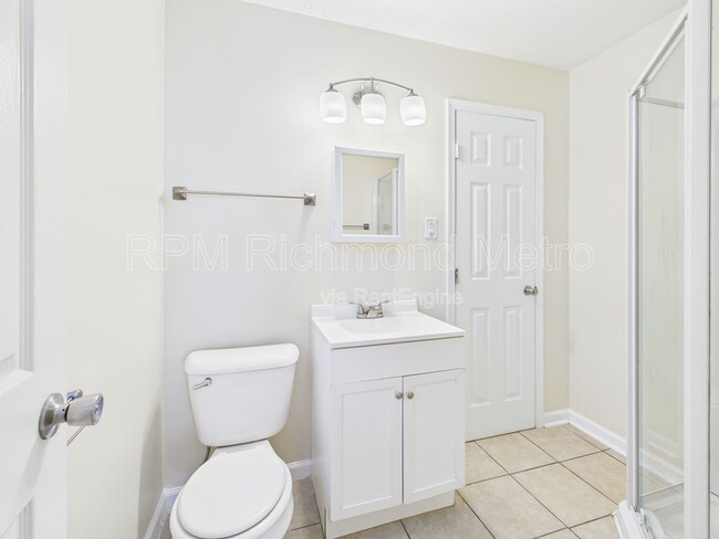 Interior Photo - 2400 Barton Ave