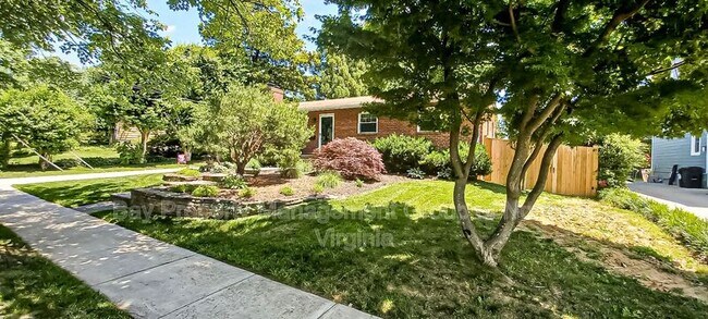 Foto del edificio - 918 Ware St SW
