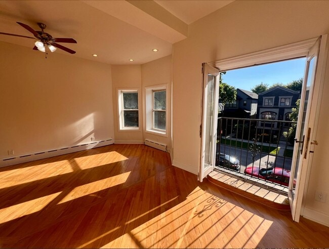 Building Photo - 2449 N Maplewood Ave