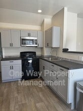 Building Photo - 2038 1/2 5th St