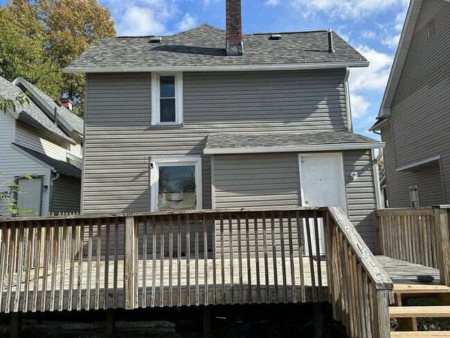 Building Photo - 1351 Logan Ave NW