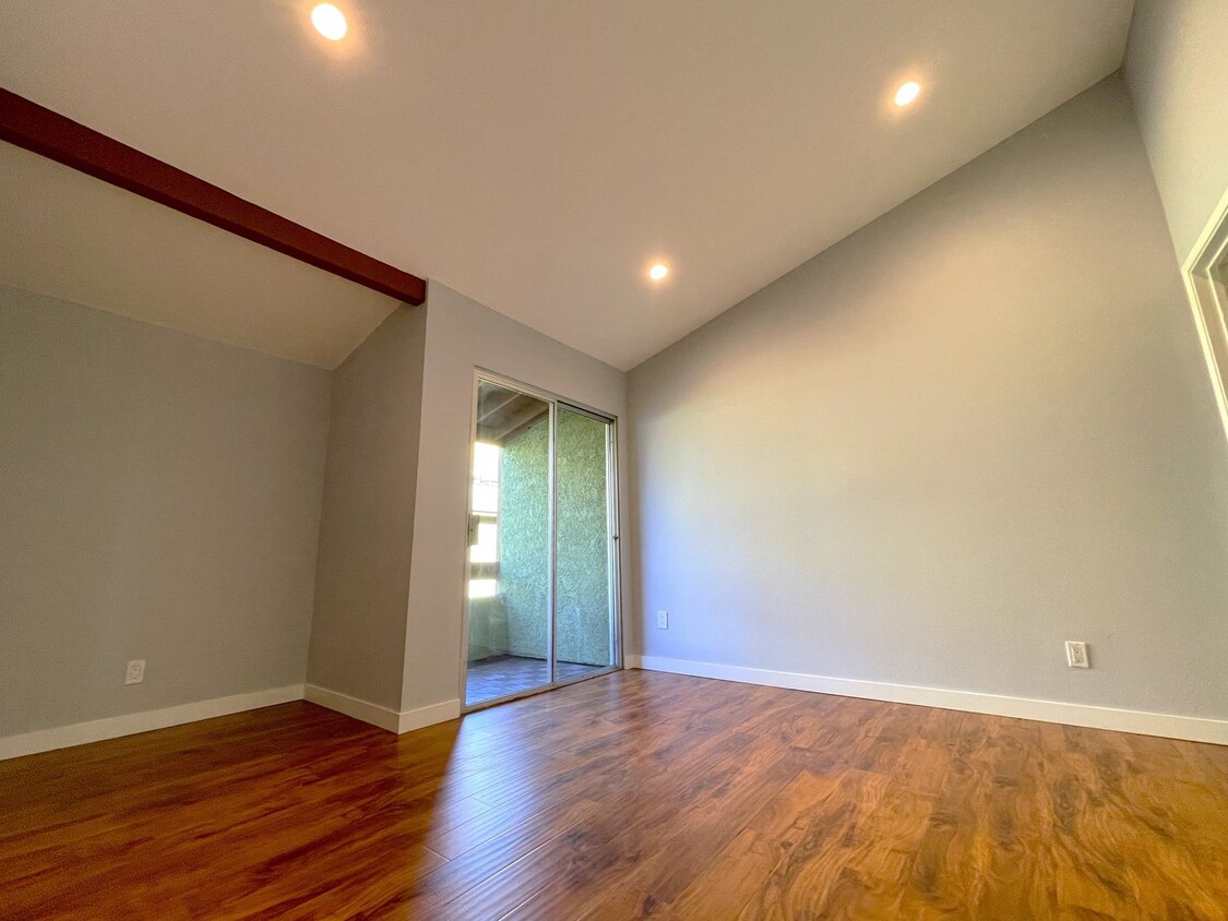 Primary Photo - Charming 2-Bedroom Condo with Loft in Prim...