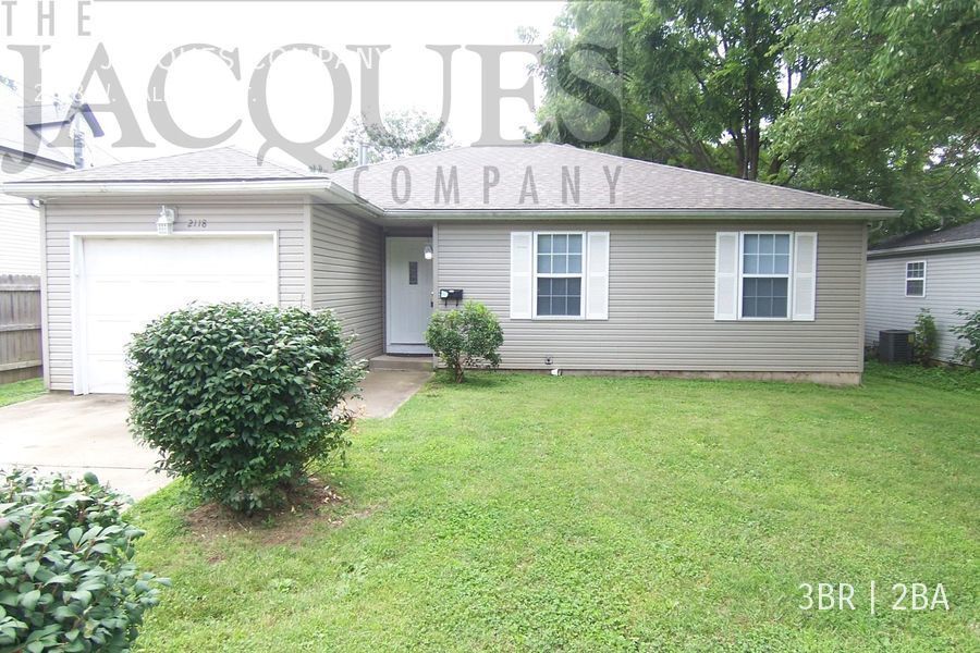 Foto principal - Very Clean 3 Bedroom 2 Bath 1 Car Garage w...