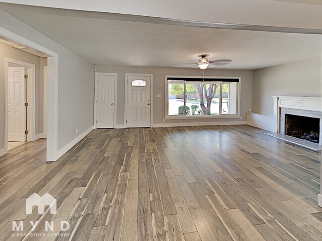 Foto del edificio - 2428 Drayton Dr