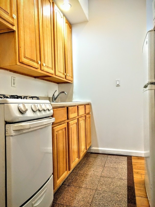 Primary Photo - 200 E 53rd St