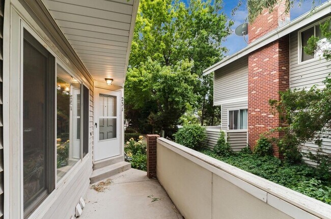Building Photo - Beautiful 2 bed, 2 bathroom home in Aurora!