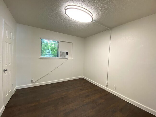 Foto del edificio - 200 E Courtland Pl