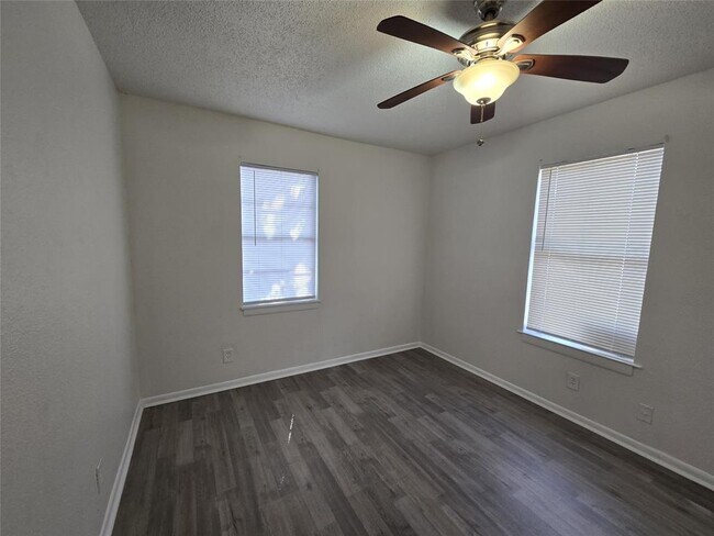 Foto del edificio - 6905 Bennett Ave