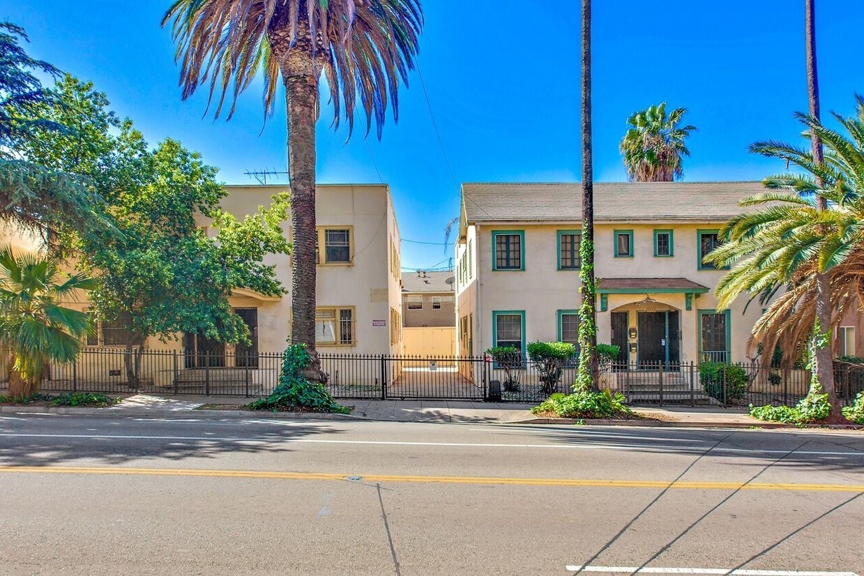 Primary Photo - 5520 Franklin Ave