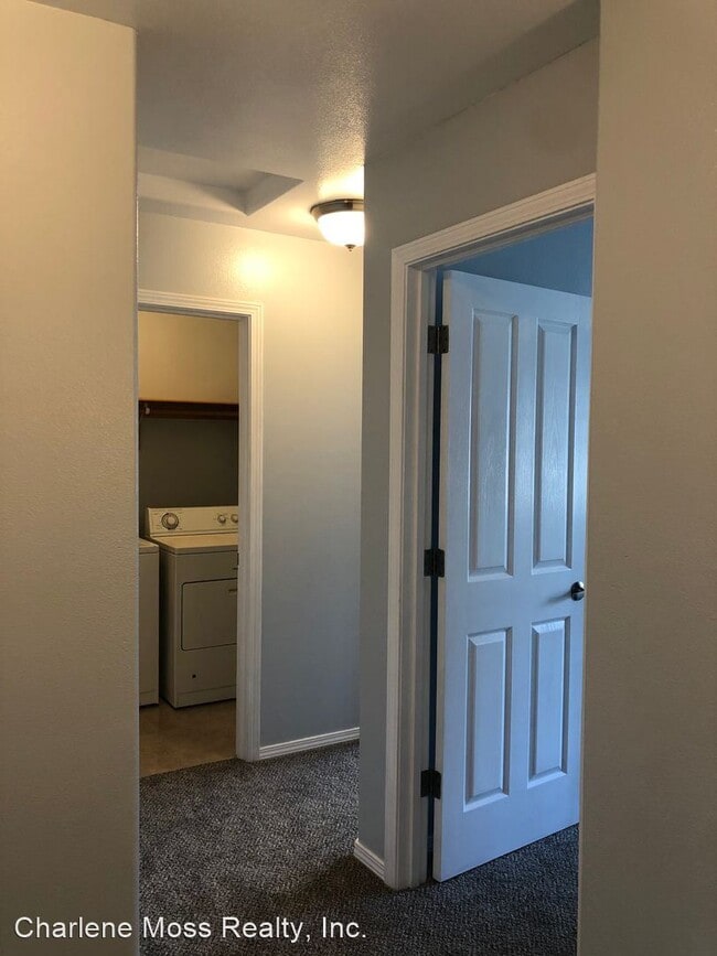 Building Photo - 3 br, 1.5 bath House - 1921 Bragaw Square ...
