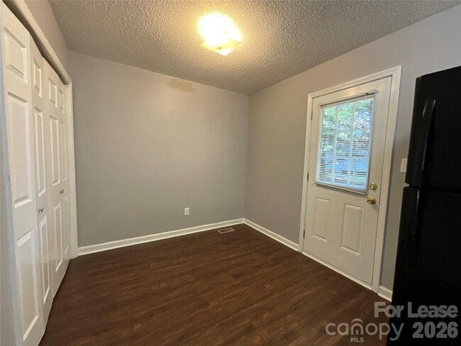 Building Photo - 206 W 15th St