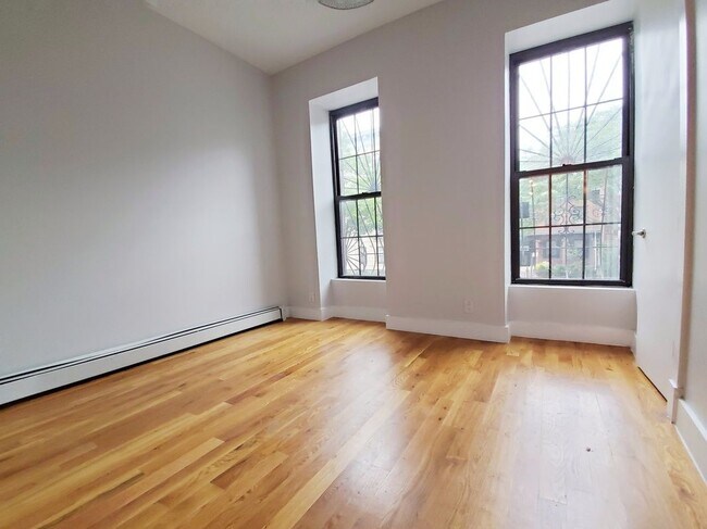 Building Photo - 979 Greene Ave