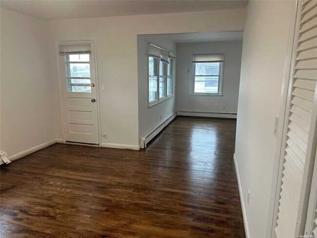 Building Photo - 343 E Chester St