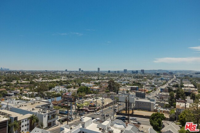 Foto del edificio - 1155 N La Cienega Blvd