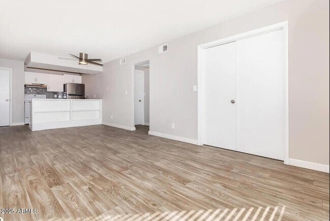 Foto del edificio - 10860 N 85th Ave