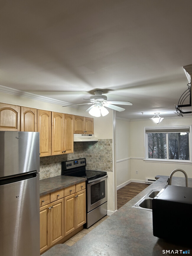 Building Photo - 14 Newtown Rd