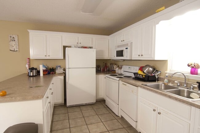 Building Photo - Quarter Condos