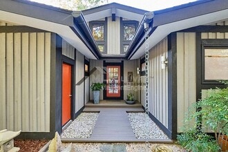 Building Photo - 500 Bayberry Dr