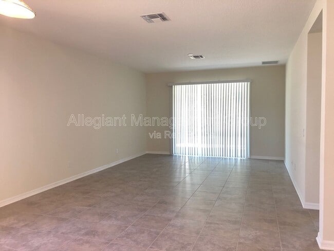 Foto del edificio - 2715 Creekmore Ct