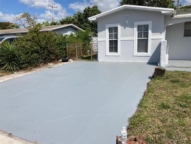 Foto del edificio - 4701 NW 13th Ct