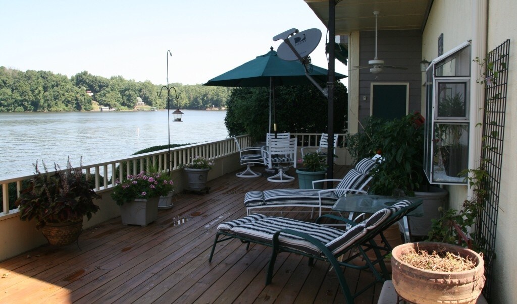 9817 Emerald Point Dr, Charlotte, NC 28278 Condo for Rent in