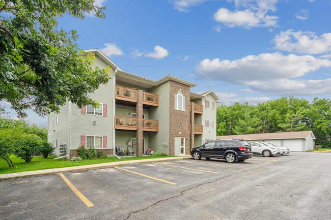 Building Photo - 80 Circle Dr