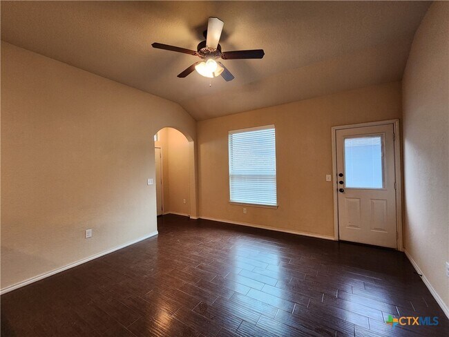 Building Photo - 712 Creekside Cir
