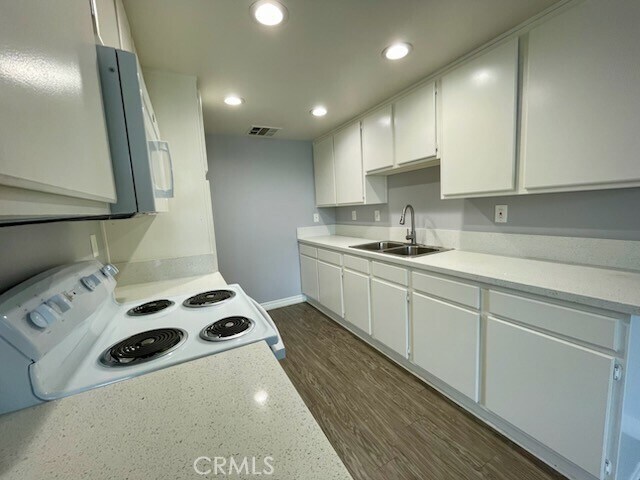 Foto del edificio - 100 N Glendora Ave