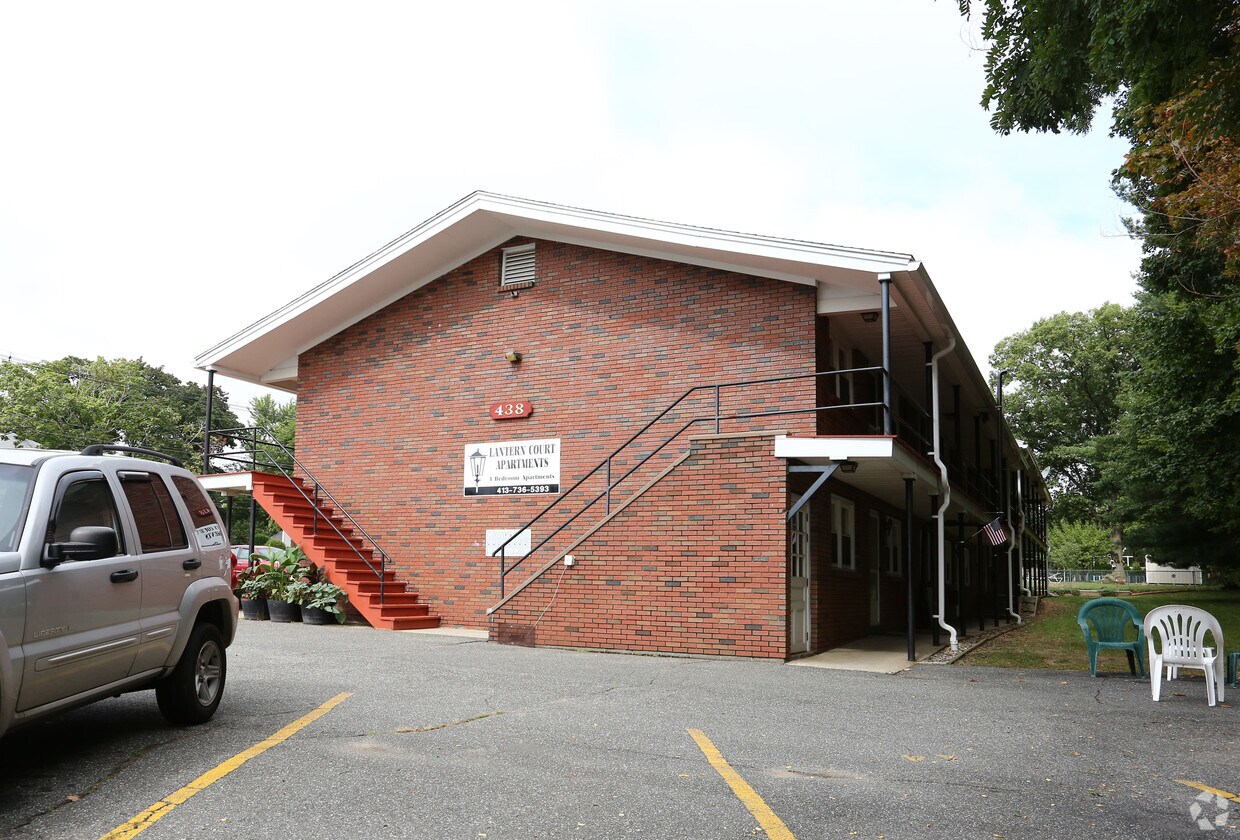 Building Photo - 438 Springfield St