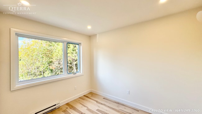 Building Photo - 694 Crystal St