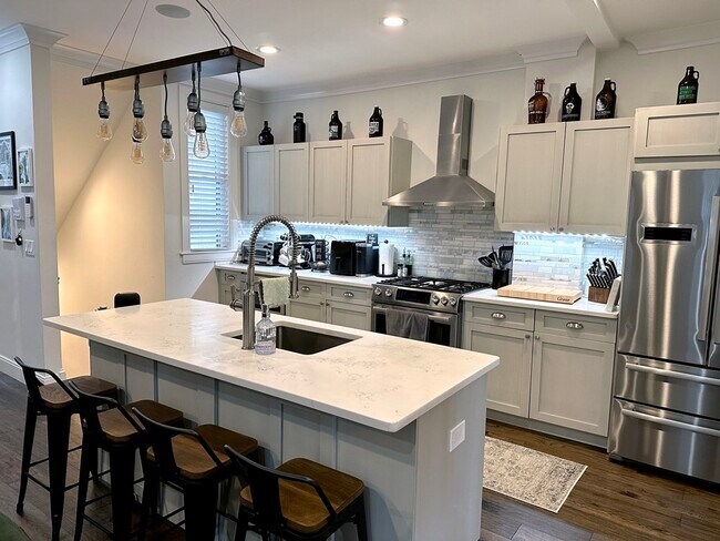 Building Photo - 26 Newport St