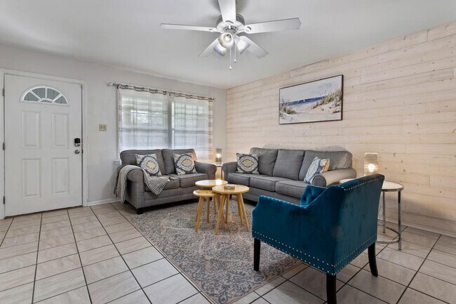 Foto del edificio - 805 Lewis Ave