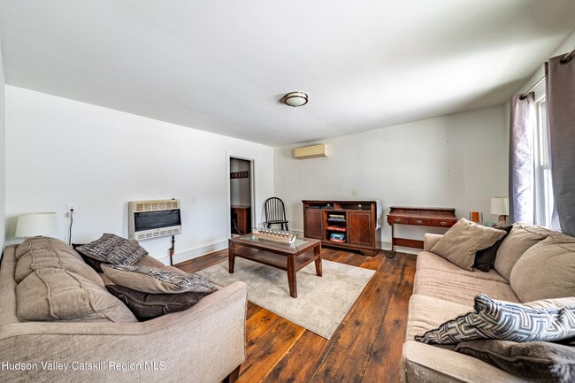 Building Photo - 648 Albany Turnpike