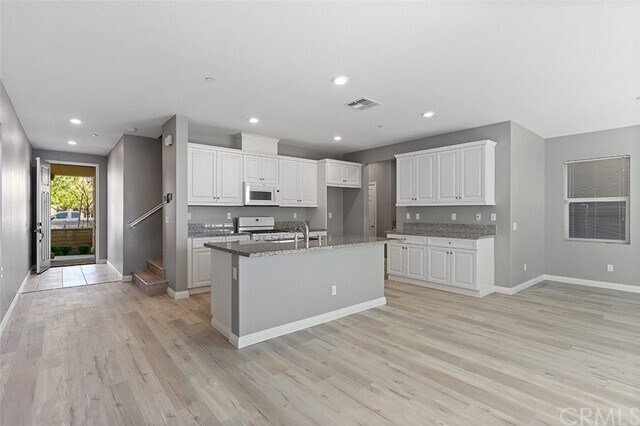 Building Photo - 831 Parisa Pl