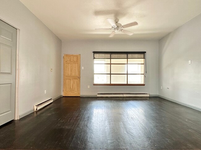 Foto del edificio - 449 N Main St