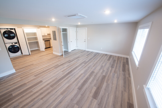 Living & Dining Area - Landings at Aquidneck Crossing