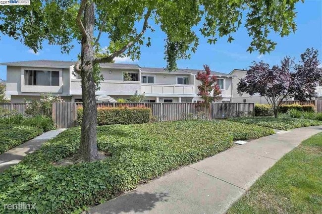 Building Photo - 3 br, 1.5 bath Townhome - 4059 Lorenzo ter